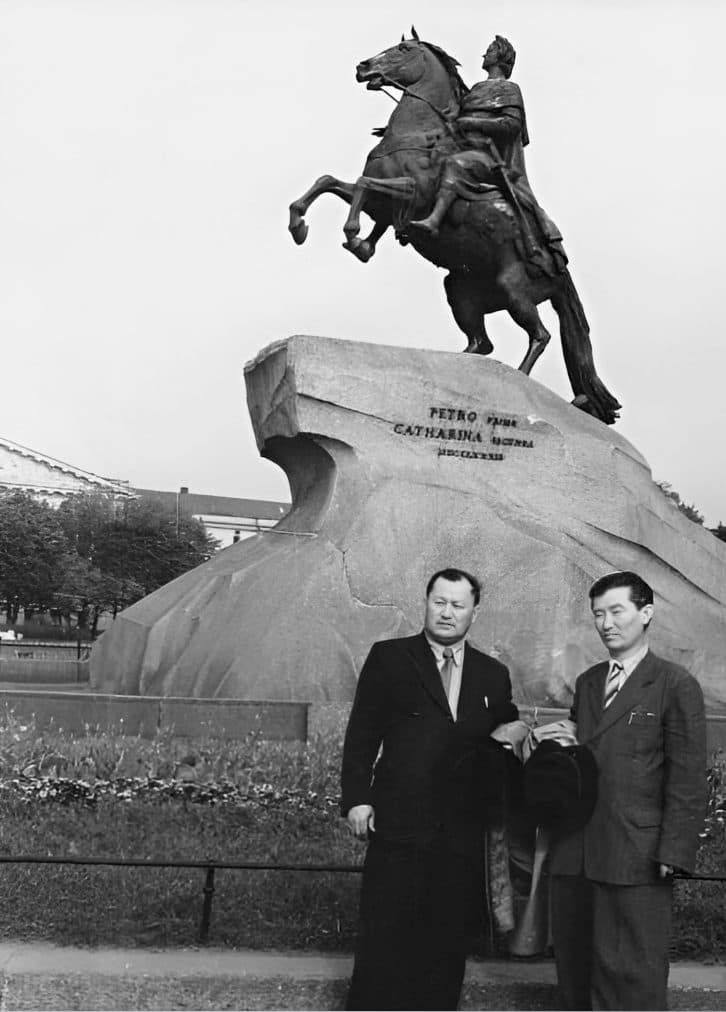 Raxmetolla Rayimqulov va Sadiqbek Adambekov. Leningrad, 1958-yil.