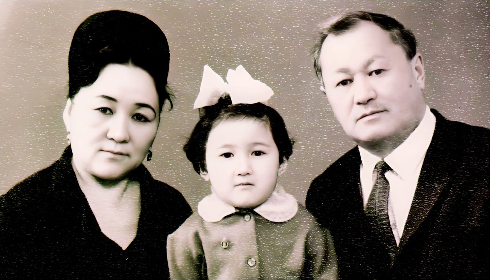 Raxmetolla Rayimqulov, rafiqasi Makiza Rayimqulova-Shashkina, qizi Aqto'ti. 1969-yil. Almati.