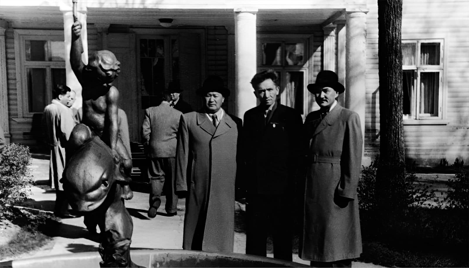 Raxmetolla Rayimqulov, Nasredin Baytemirov, Rayxan Shukirbekov. Riga shahri. Dubulti yozuvchilar ijod uyi. 1959-yil 20-may.